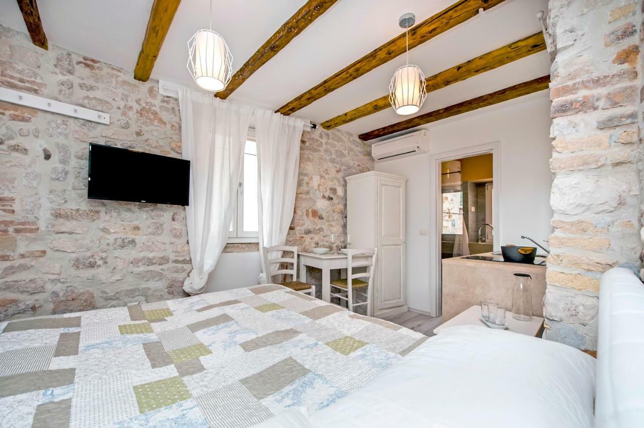 Apartment And Studio Ca' 3 Vie Rovinj Exterior photo